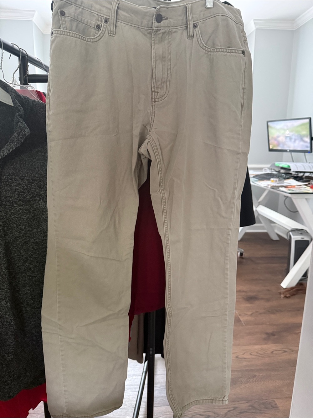 Old Navy Men's Khaki Chinos in Light Beige
